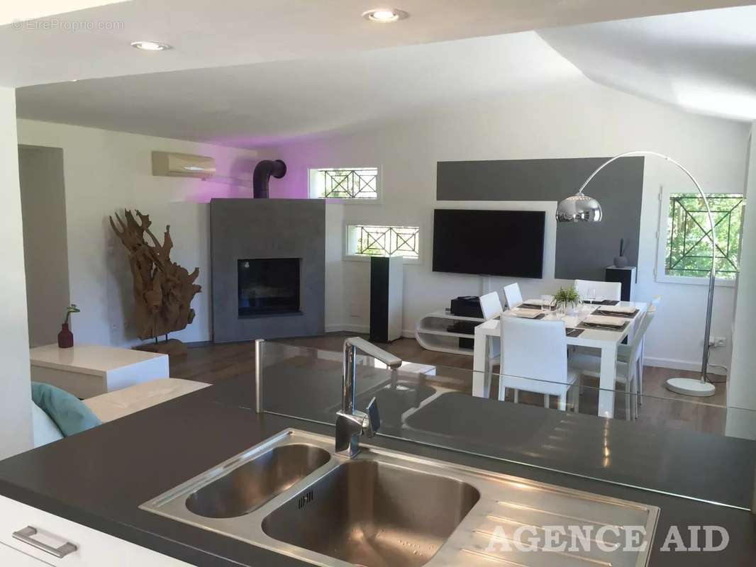 Maison à CUGES-LES-PINS