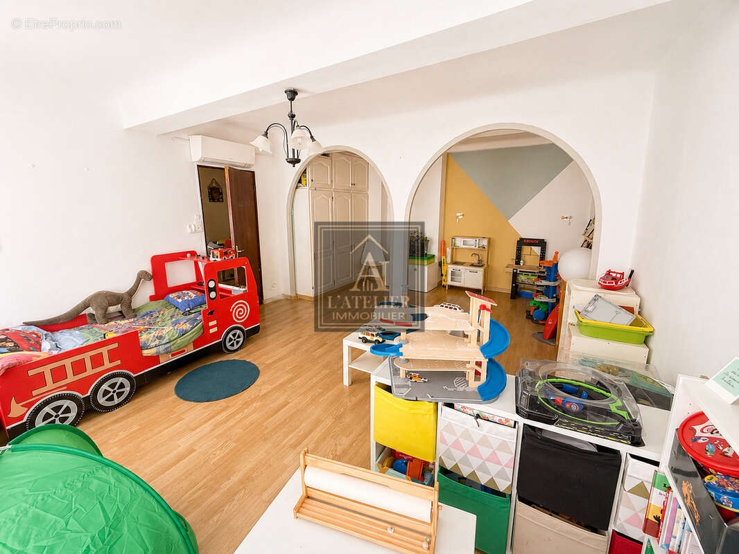 Maison de village de 142 m2 avec de nombreuses chambres, cave et grenier - photo 7
