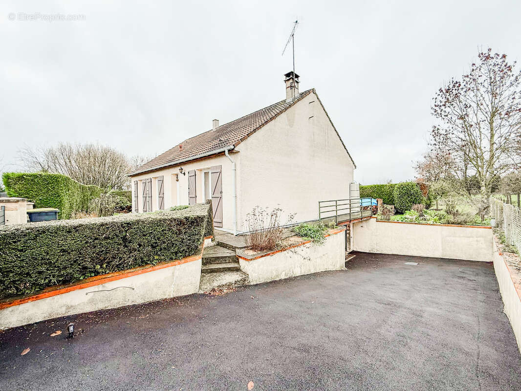 Maison à MARGNY-AUX-CERISES