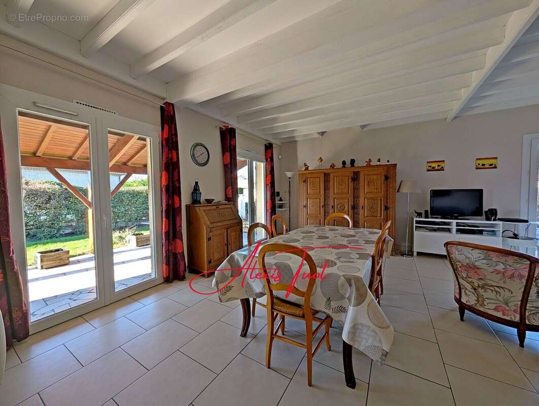 Maison à AMBARES-ET-LAGRAVE