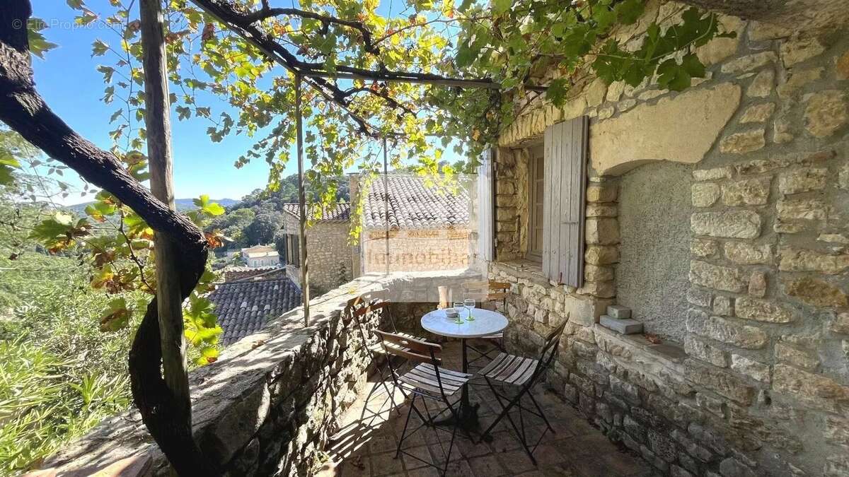 Maison à LA ROQUE-SUR-CEZE