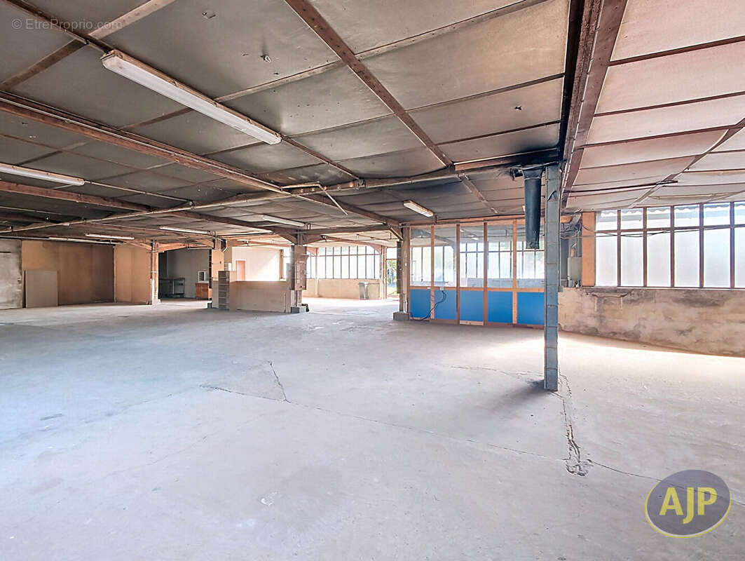 Commerce à MONTAIGU