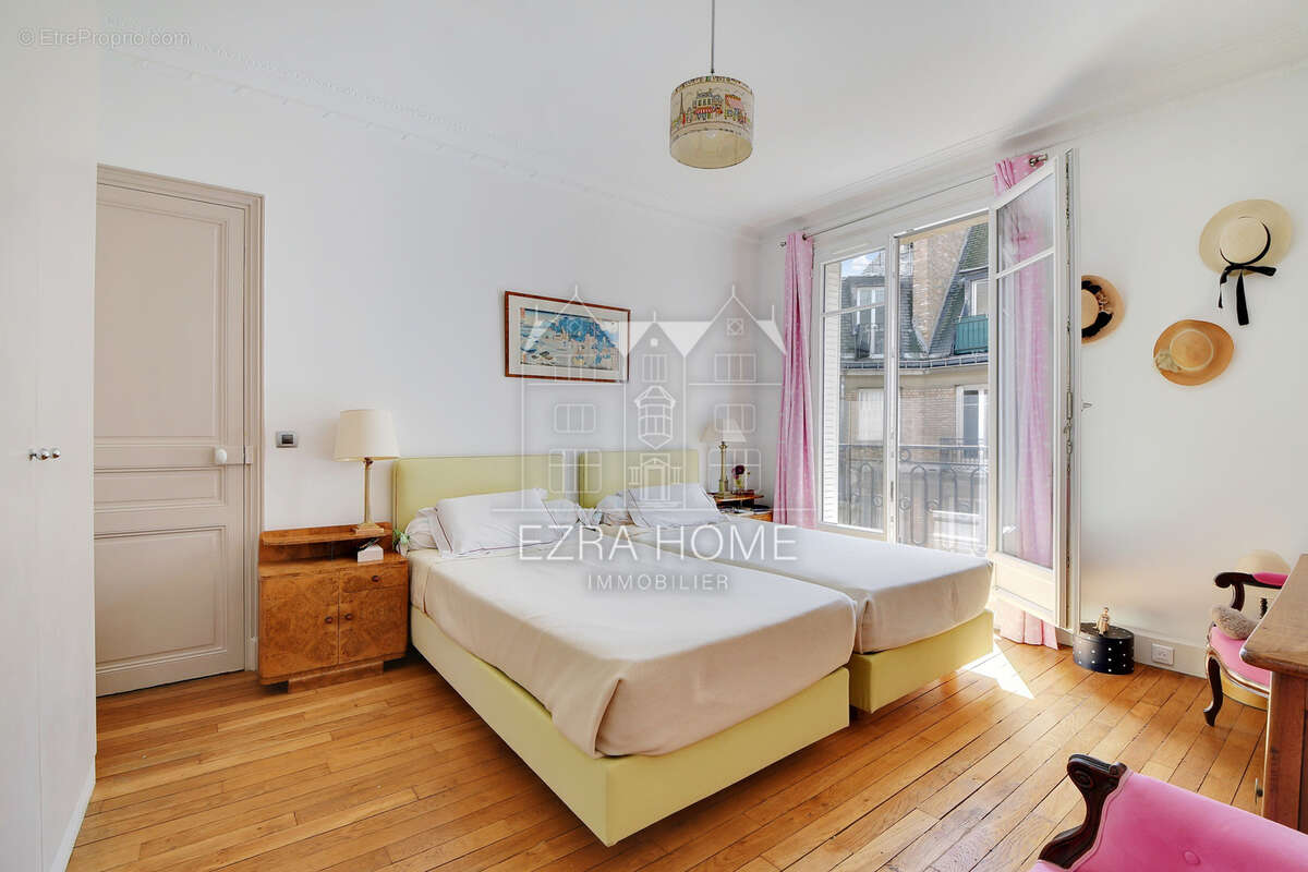 Appartement à PARIS-17E