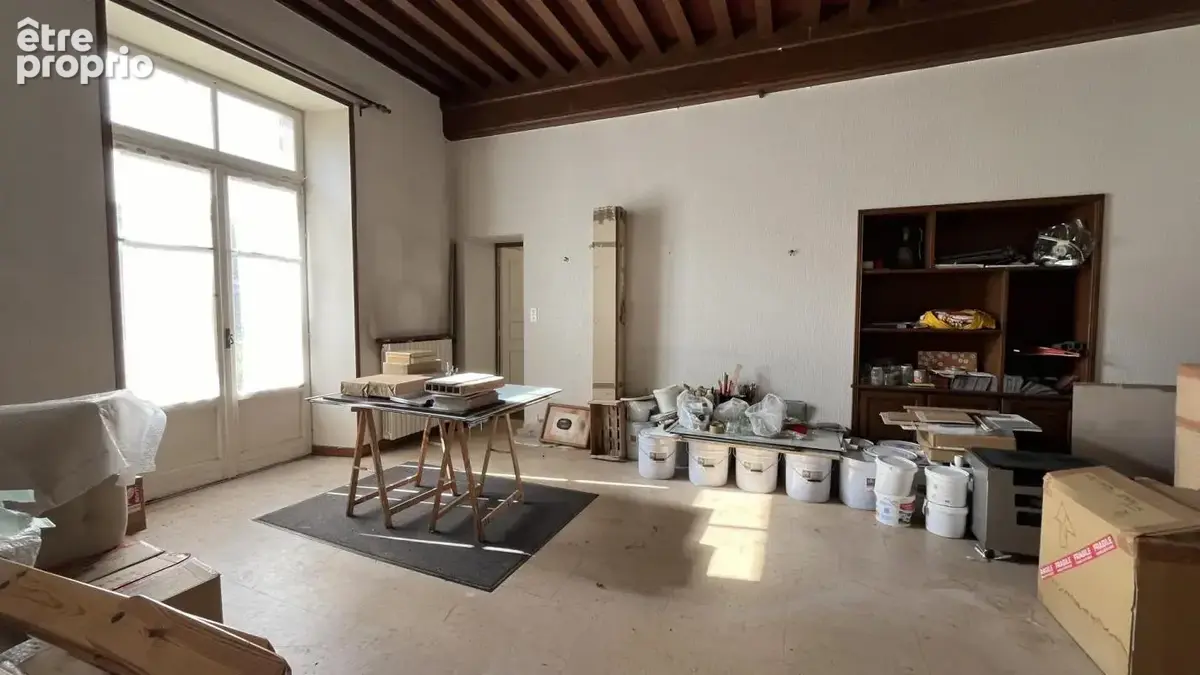 Maison en pierre de 335 m² en plein centre-ville - photo 11