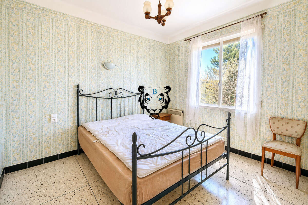 Maison à LE MUY