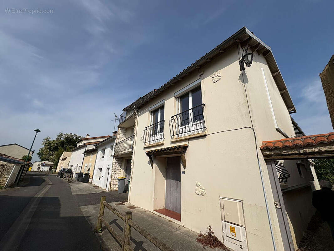 Appartement à VOUNEUIL-SOUS-BIARD