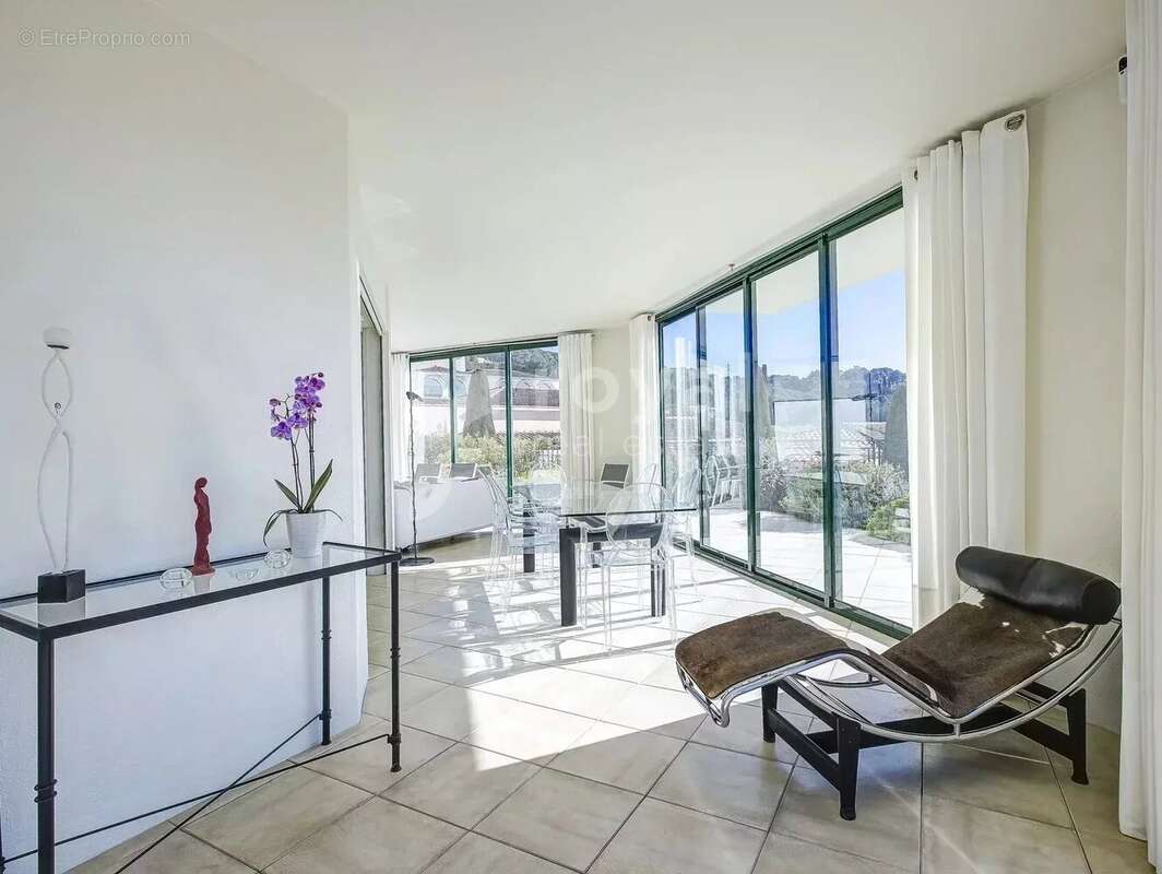 Appartement à MOUGINS