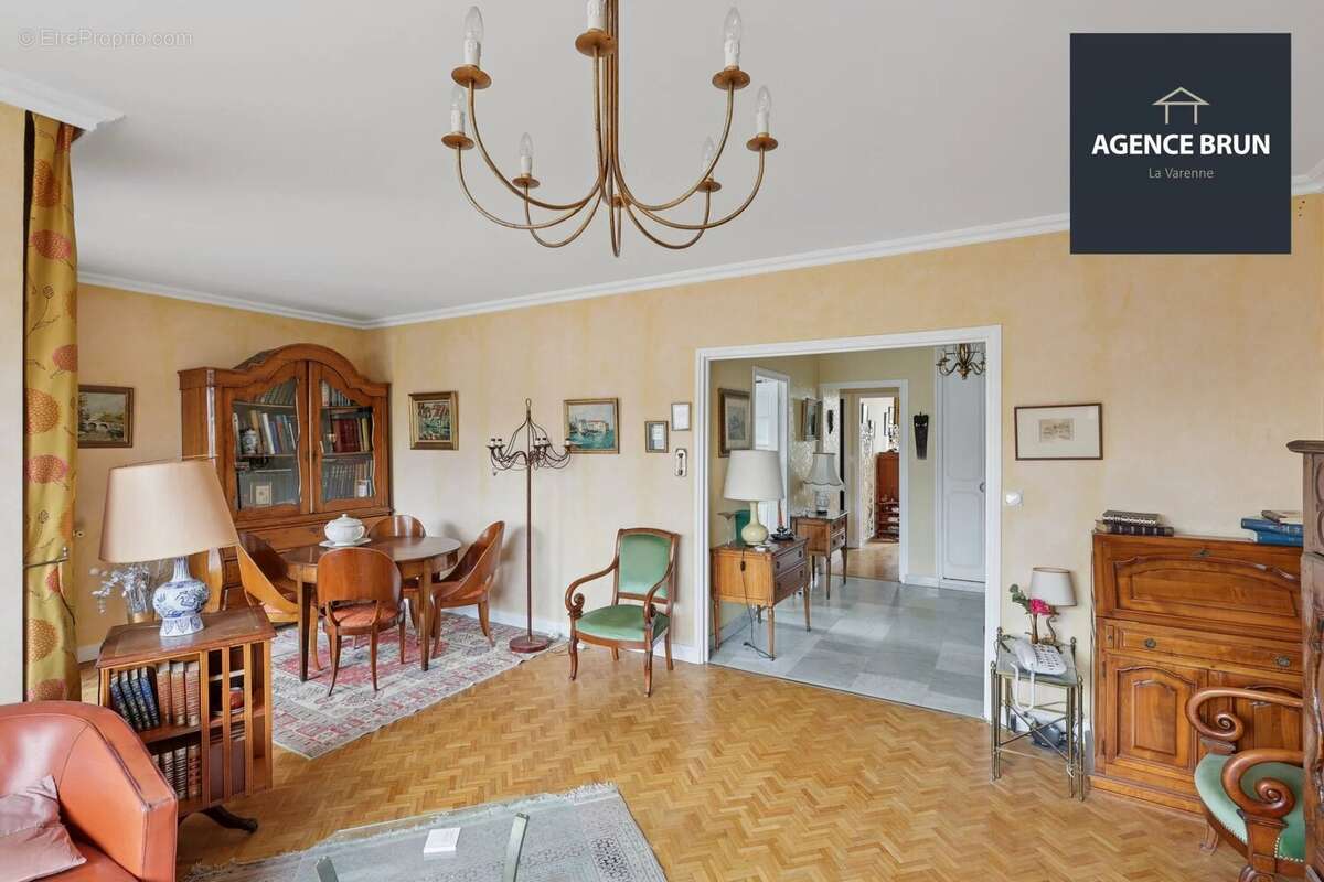 Appartement à SAINT-MAUR-DES-FOSSES