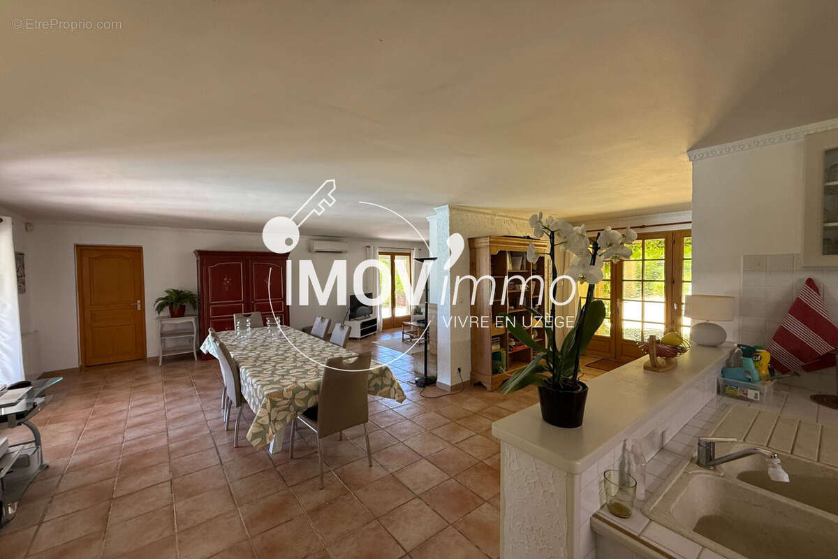 Maison 122 m² à Uzes  - photo 3