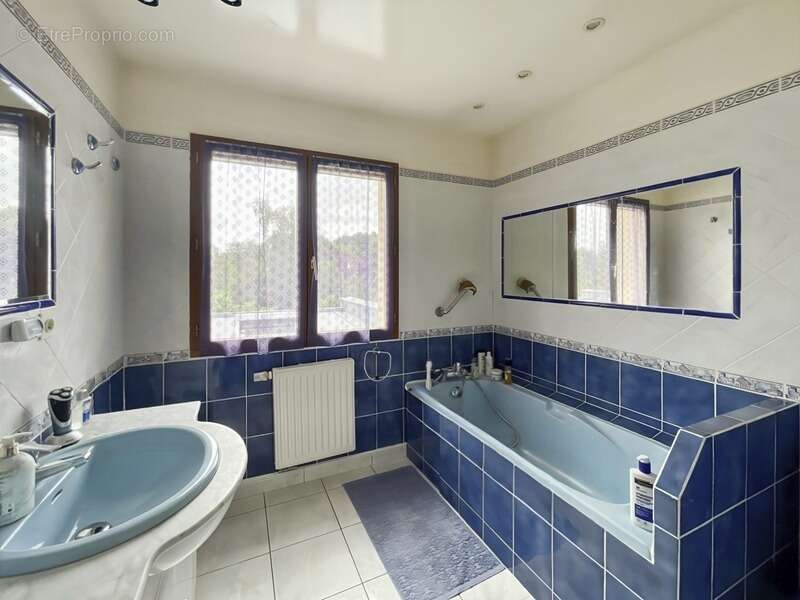 Maison à LES CLAYES-SOUS-BOIS