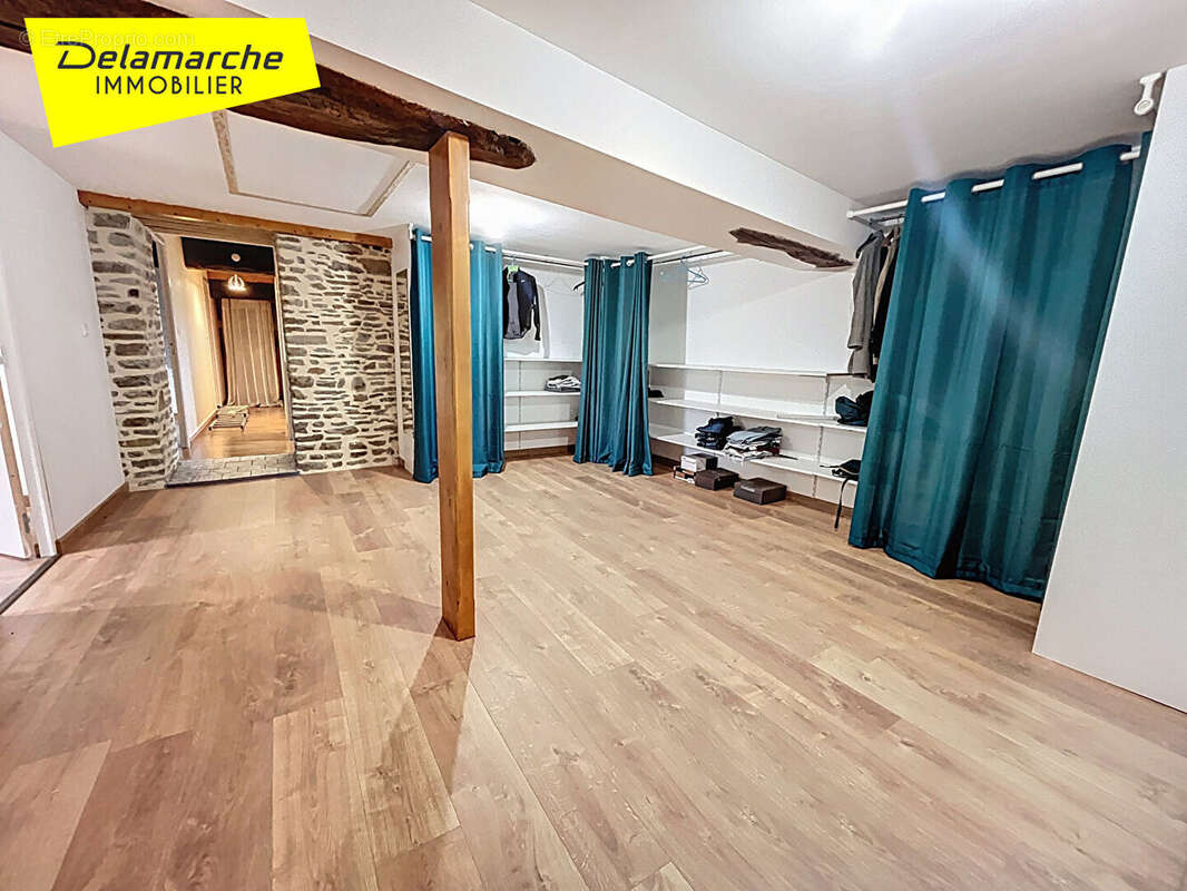 Maison à SAINT-AUBIN-DE-TERREGATTE