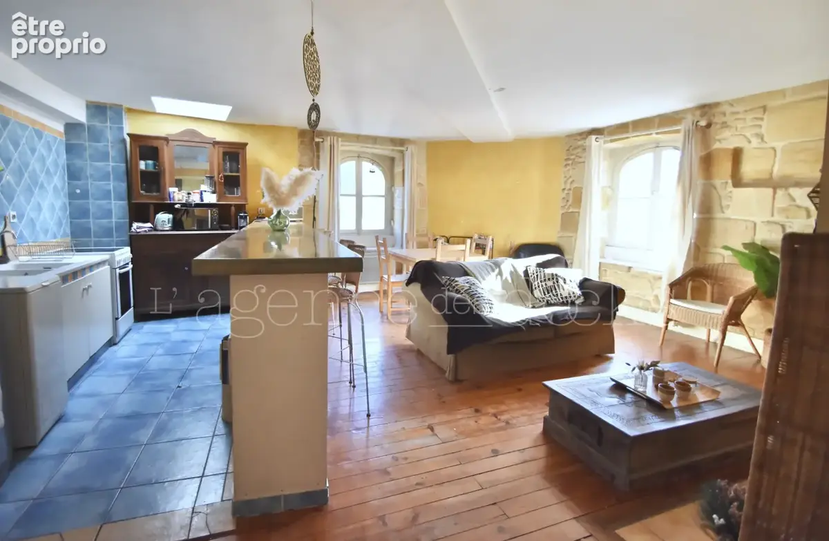 Vends bordeaux place st pierre grand t2 53m2 lumineux a rénover - photo 2