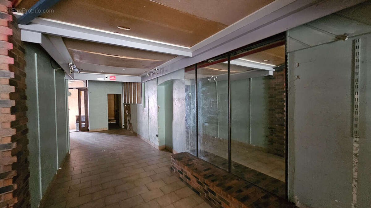 Commerce à LE PONT-DE-BEAUVOISIN