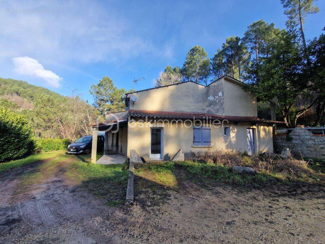 Spécial investisseurs!! Villa de 214m² sur 2330m² de terrain! 5 logements dont 4 loués - photo 2