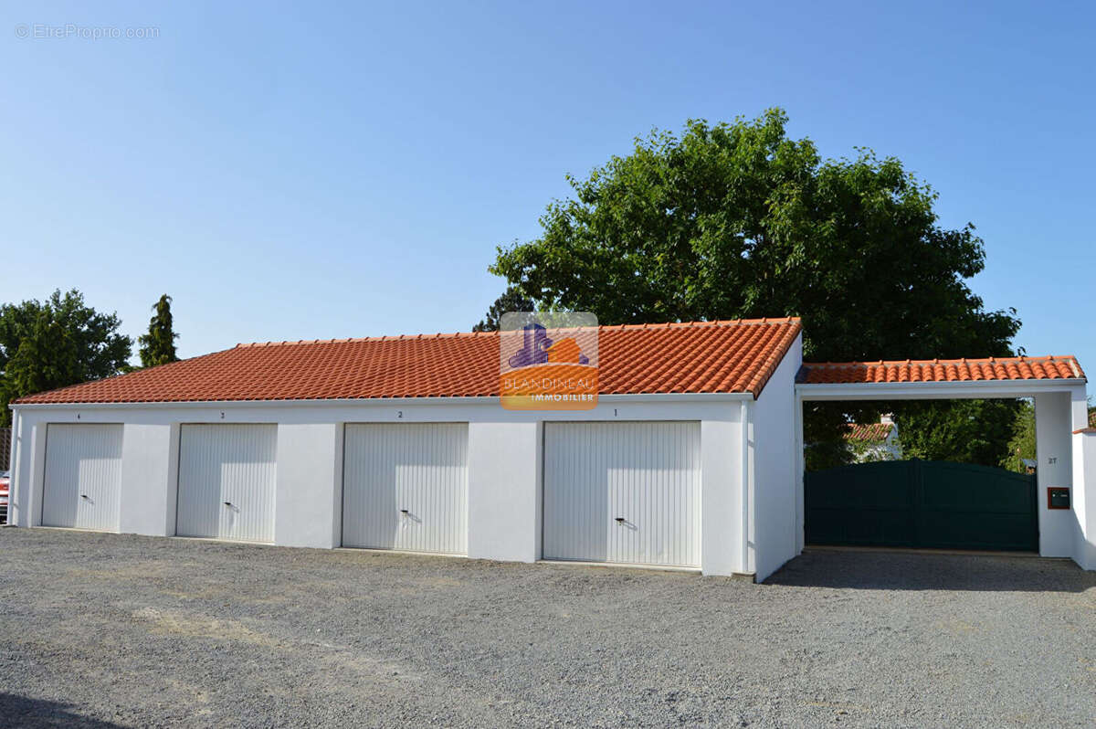 Maison à SAINT-LEGER-LES-VIGNES
