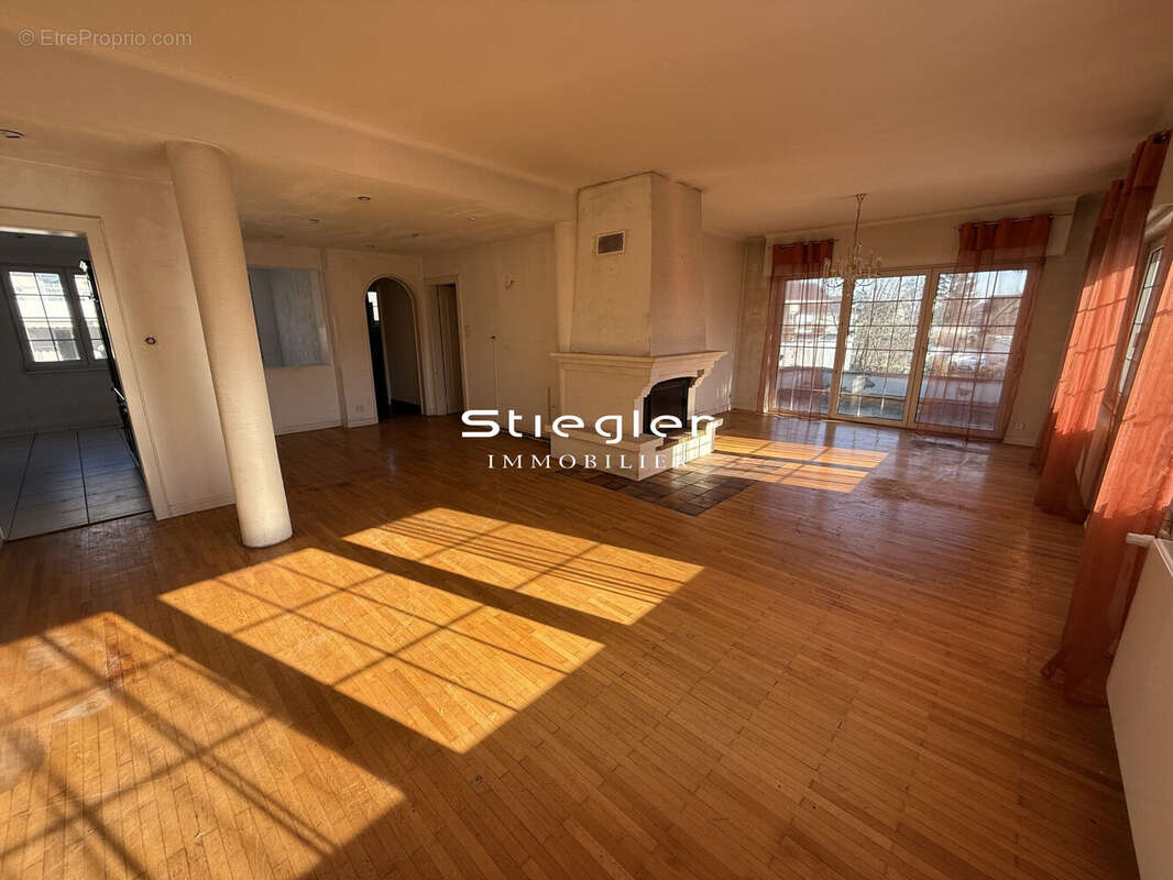 Salon-séjour - Maison à DUPPIGHEIM