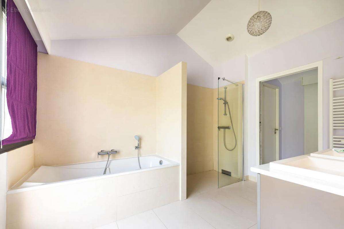 Maison à LA GARENNE-COLOMBES