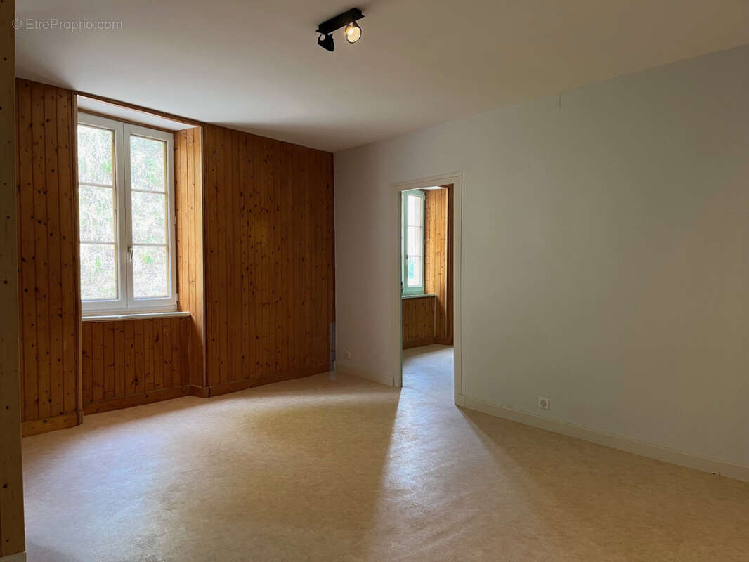 Maison à COUSSAC-BONNEVAL