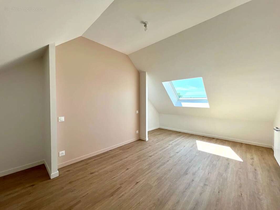 En plein coeur de Cesson, une maison de charme entièrement rénovée - photo 9