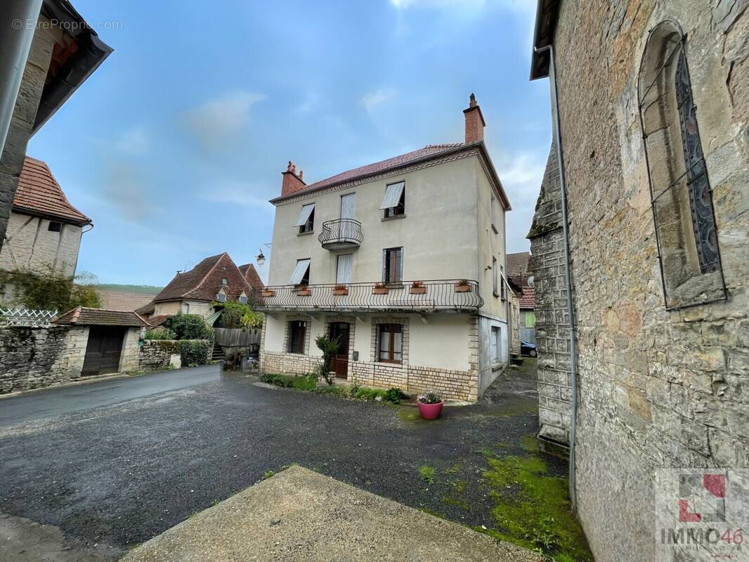 Maison à MAYRINHAC-LENTOUR