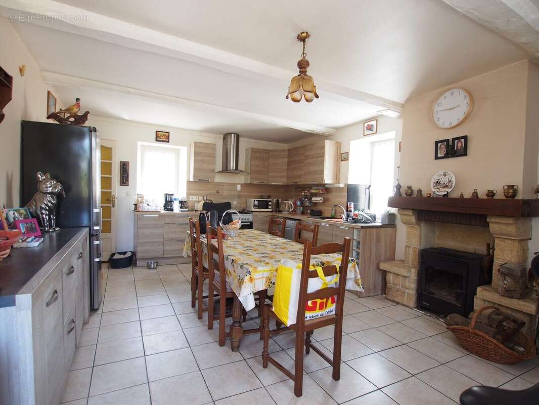 Maison 135 m² à Vaux-Sur-Aure  - photo 4