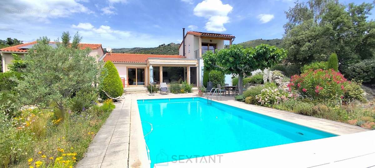 Maison de caractère entièement rénovée avec gîte, chambre d'hôtes, piscine et revenus locatifs - photo 2
