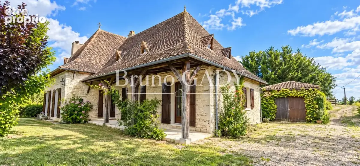 Ensemble immobilier en pierre composé de deux maison totalisant environ 262m2. sur parcelle de 13405M2 - photo 3