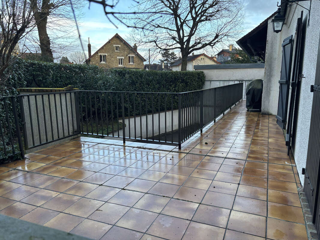 Maison à SAINTE-GENEVIEVE-DES-BOIS