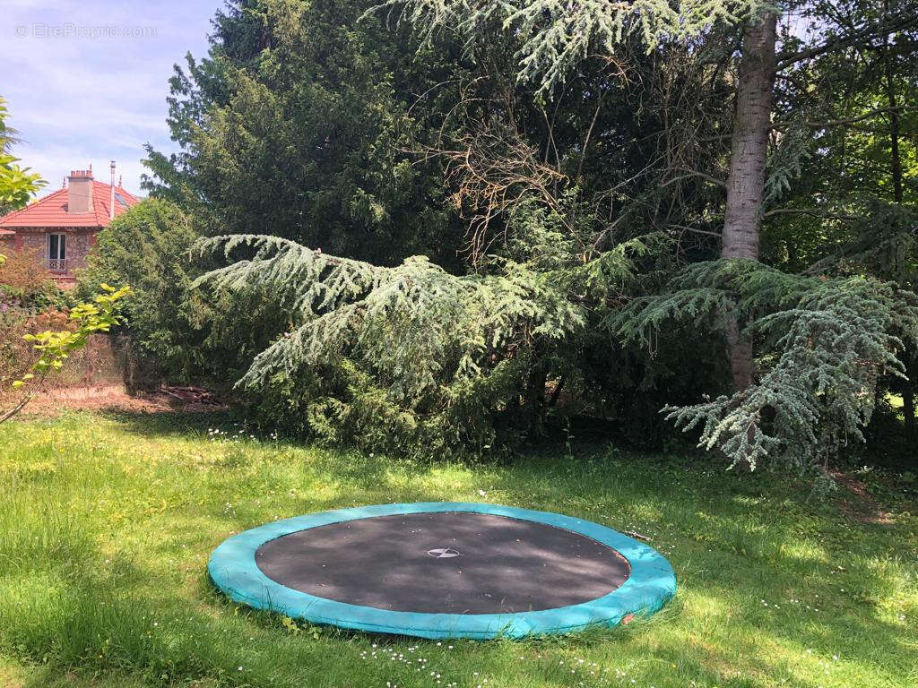 GARCHES , près Parc Casimir-Davaine  : Terrain de 600 m² avec PC pour construire une maison de 221 m² ( R+1 ) = 990.000 € + hono - photo 3