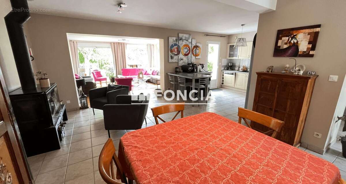 Maison à NOYEN-SUR-SARTHE