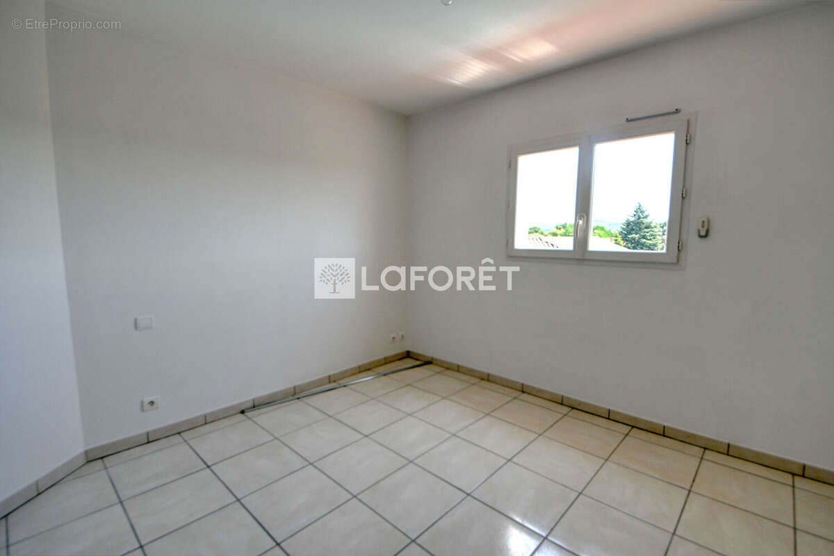 A vendre maison avec piscine et environnement paysage a 3 min de l'autoroute - photo 7