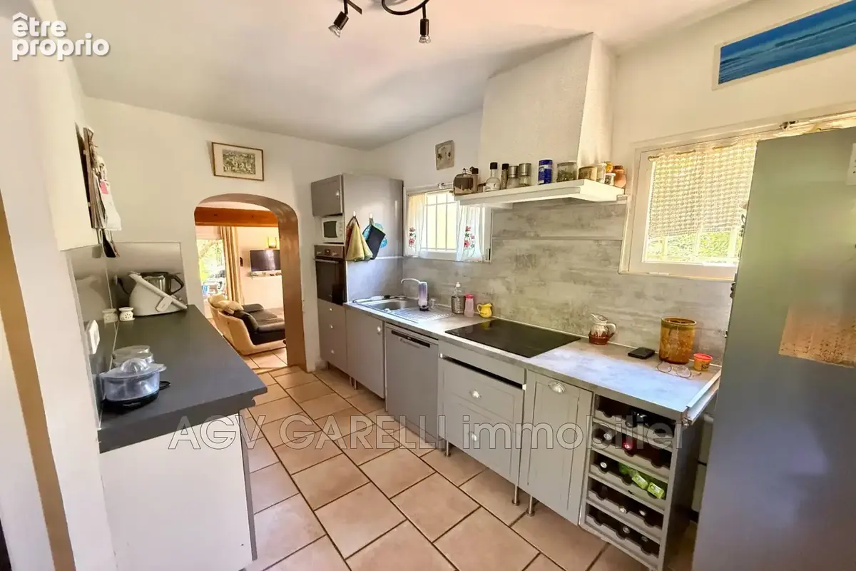 Maison 110 m² à Le Revest-Les-Eaux  - photo 8