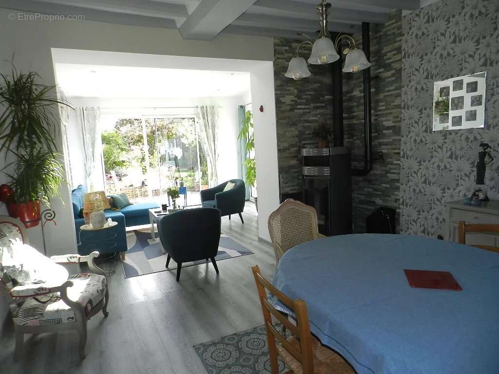 Centre ville, maison entierement restauree avec garage, jardin et jacuzzi. - photo 7