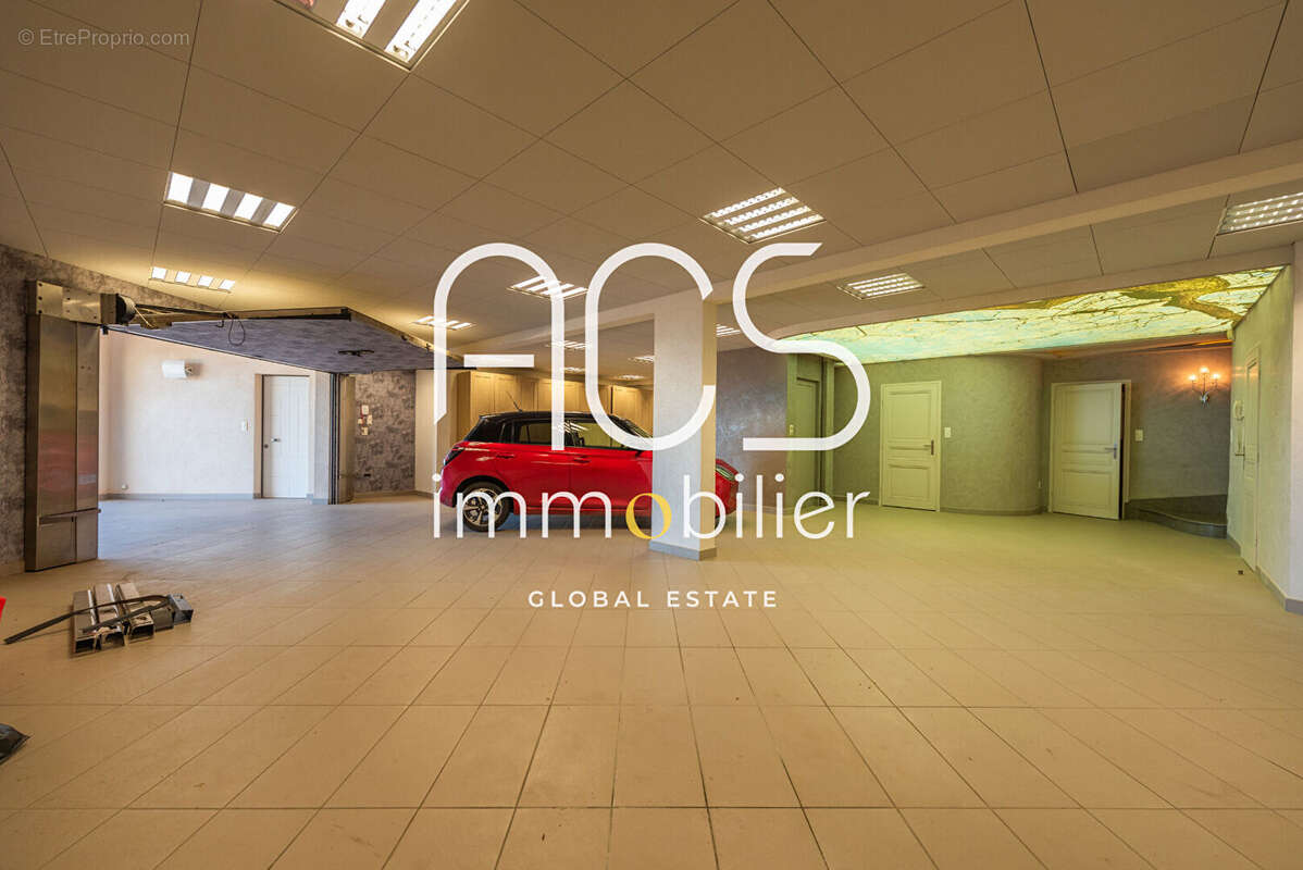 A vendre à Saint-Aygulf - Propriété avec vue mer panoramique, 200m2, piscine, studio, garage 4 voitures - photo 17