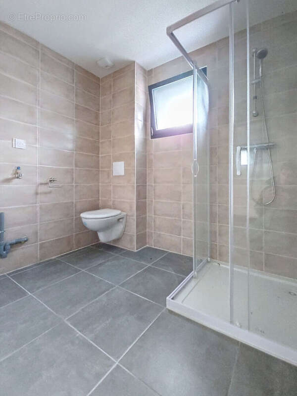 Appartement à DONVILLE-LES-BAINS