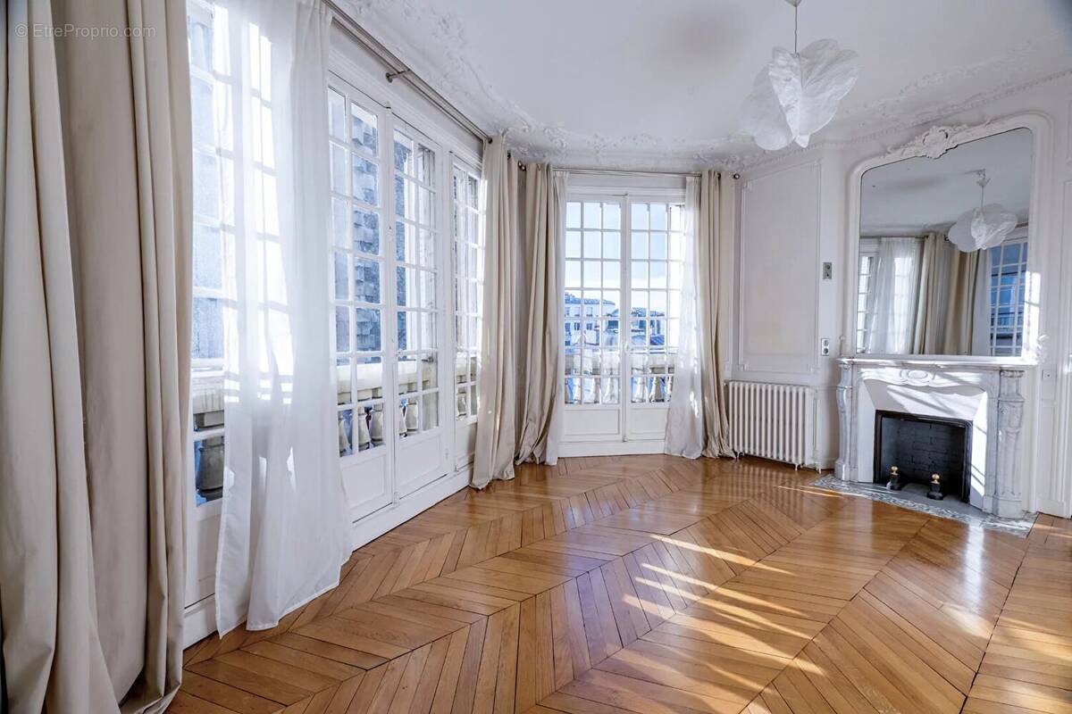 Appartement à PARIS-18E