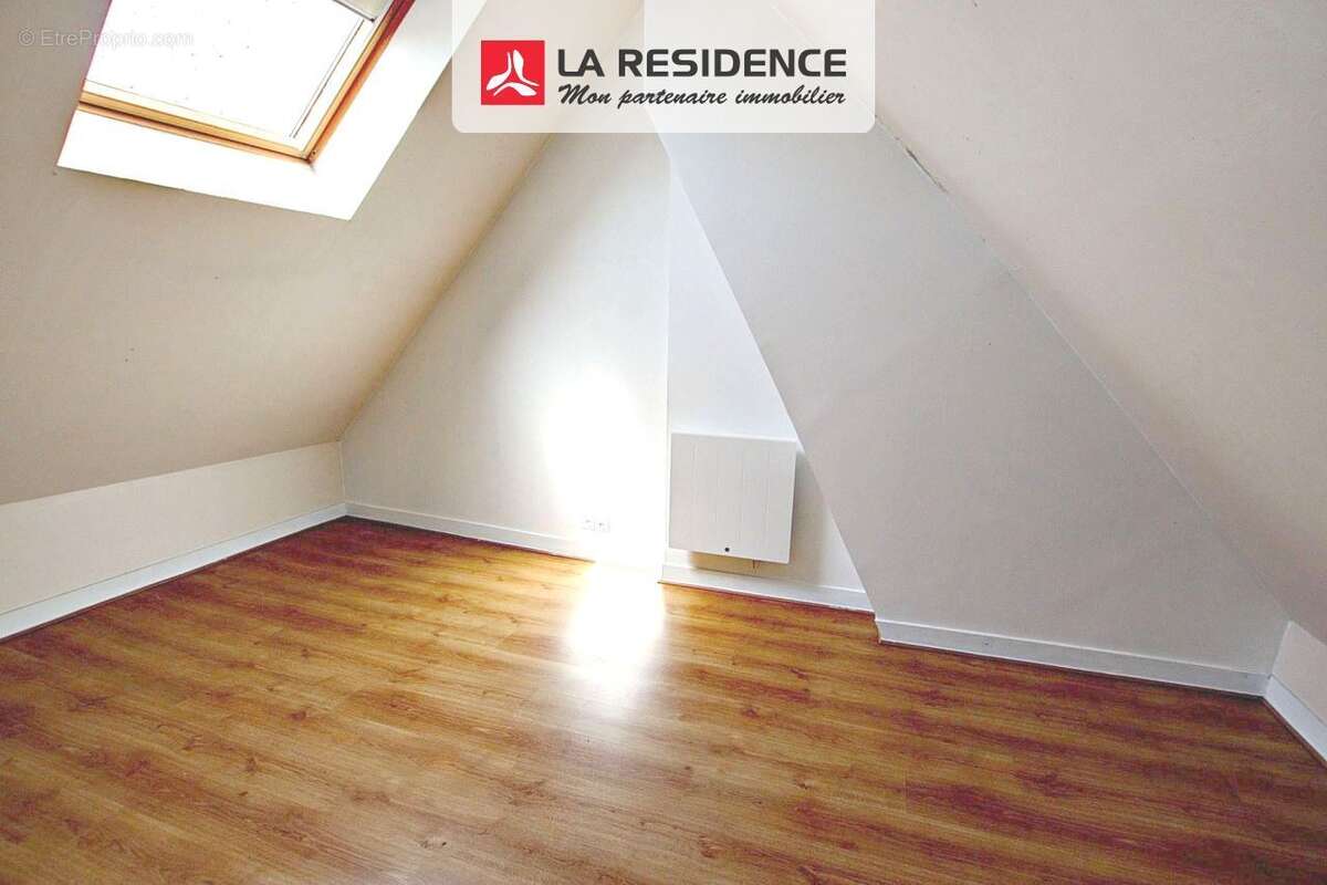 Appartement 73 m² à Le Mesnil-Saint-Denis  - photo 8