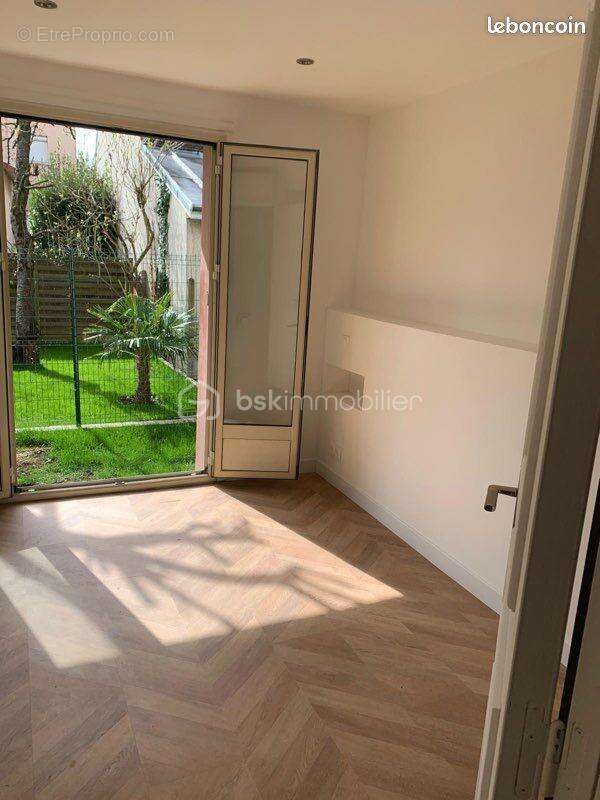 Appartement à FRESNES