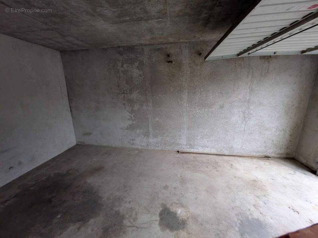 Parking à PONT-SAINT-ESPRIT