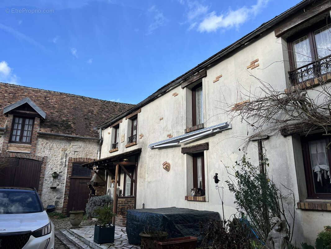 Maison à LA CHAPELLE-LA-REINE