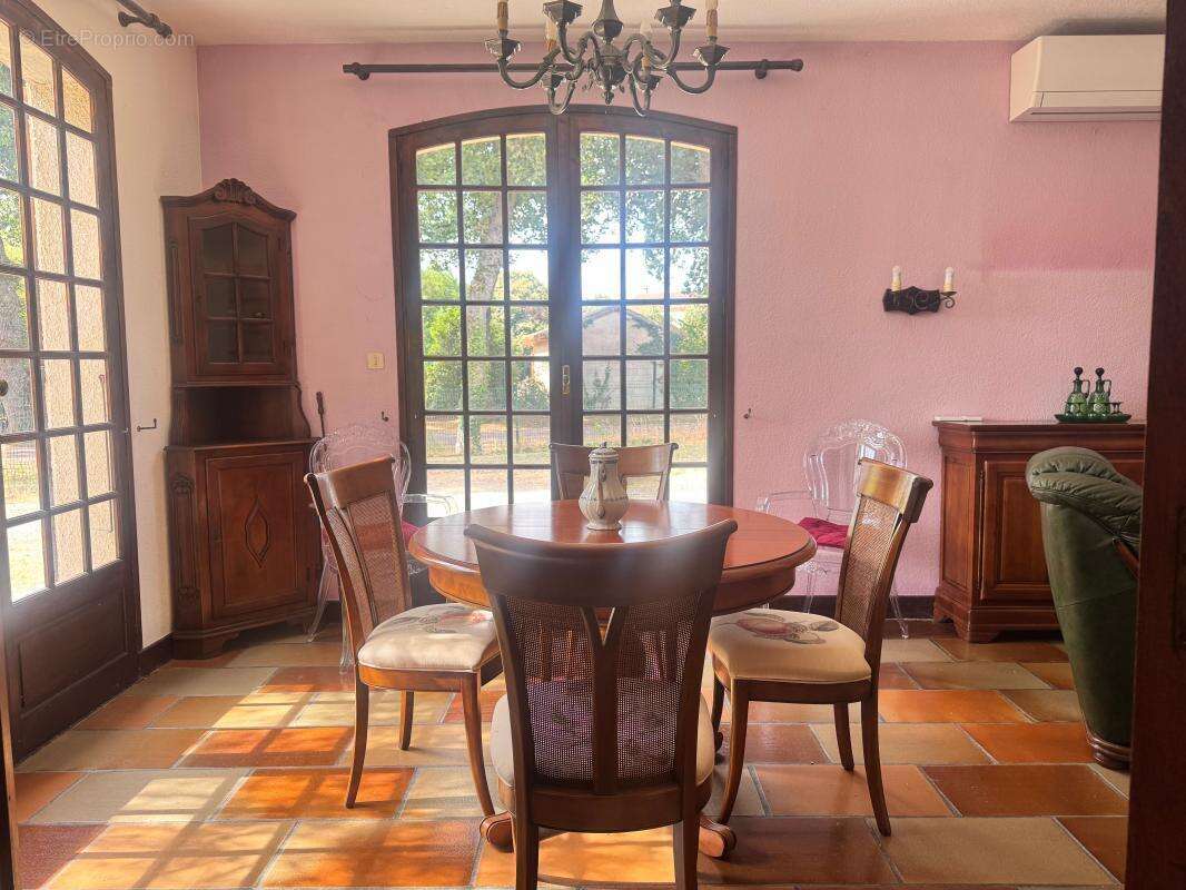 À vendre – Maison de plain-pied T4 de 100 m² sur un terrain arboré de 2 350 m2 m² - photo 6
