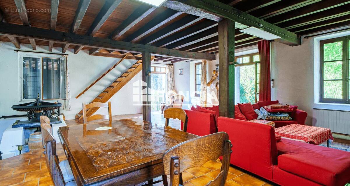 Maison à SAINT-LAURENT-SUR-GORRE