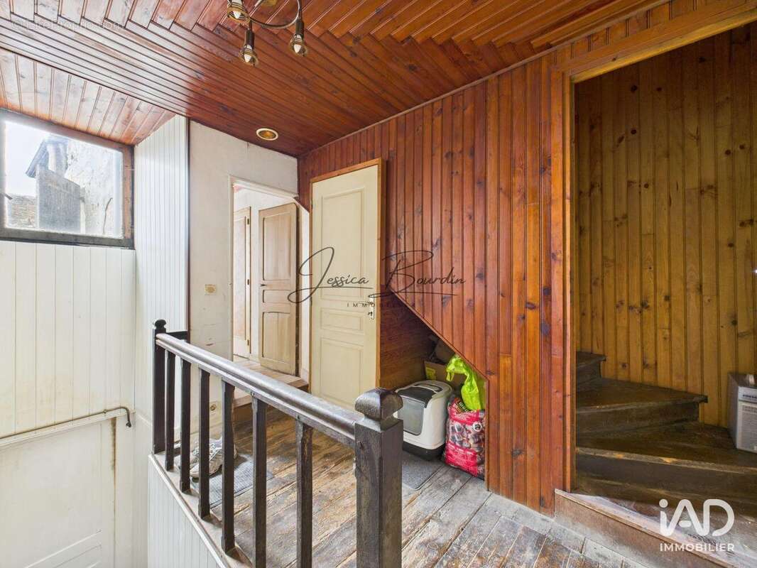 Photo 8 - Commerce à VOULX