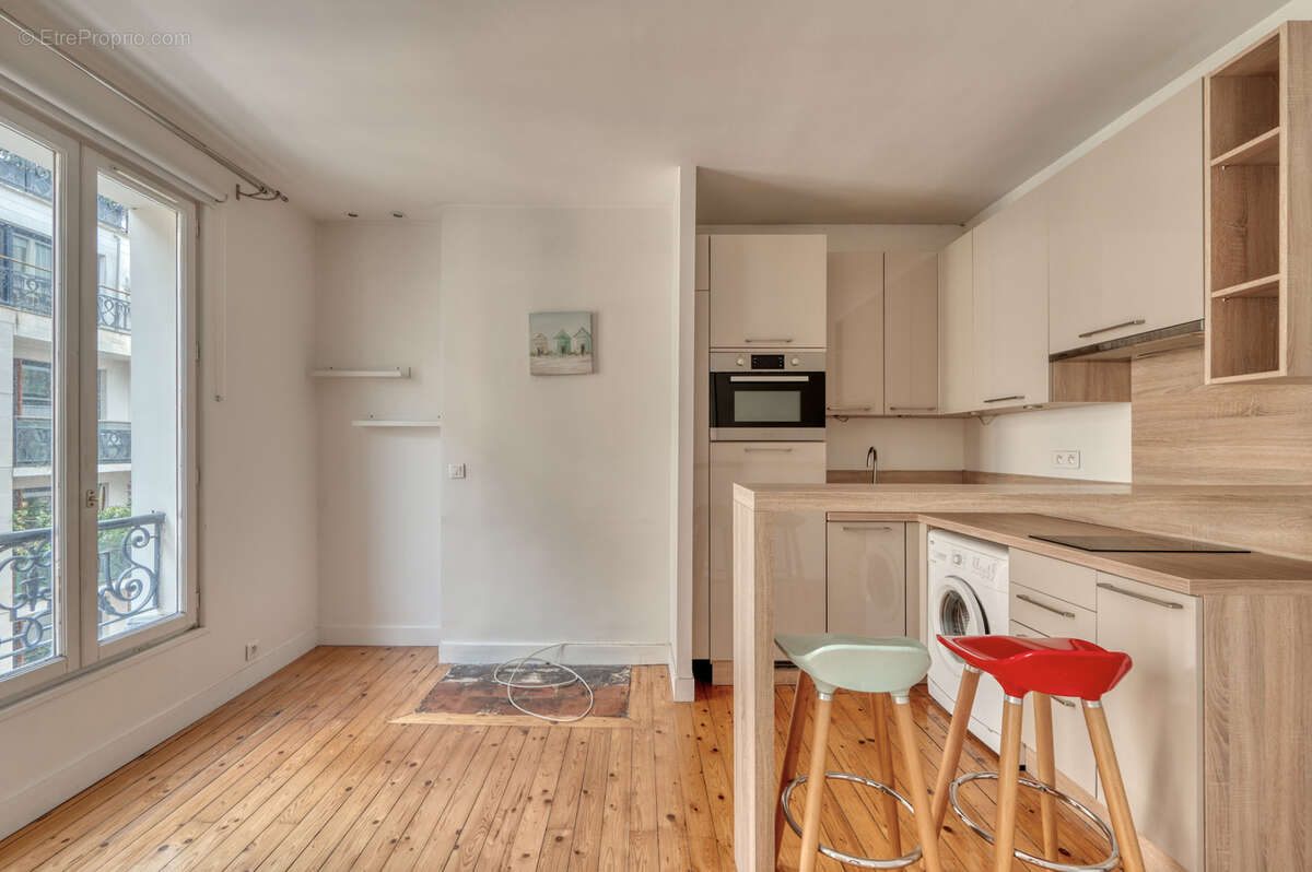 Appartement à PARIS-16E