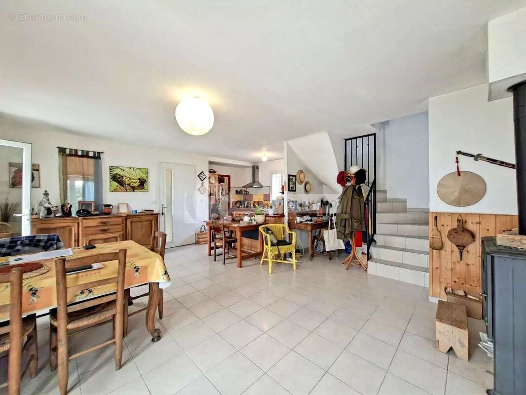 Maison à FONTVIEILLE