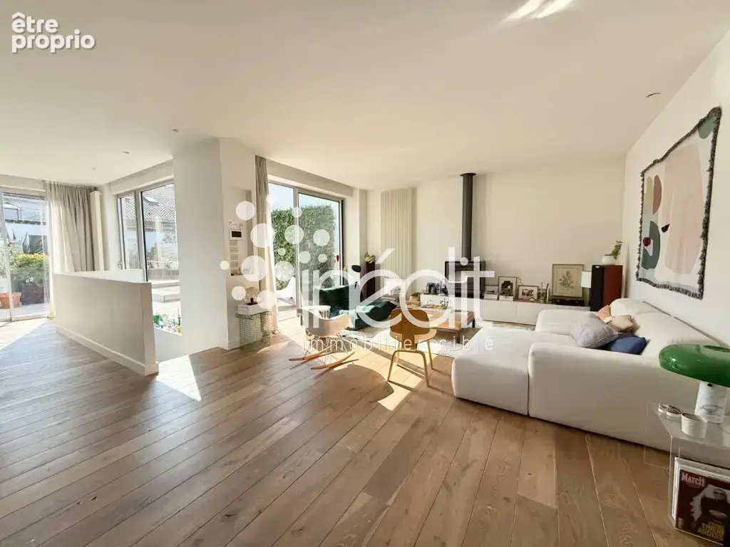 Rare, maison loft contemporaine de 4 chambres, bureau, garage et grande terrasse et patios - photo 2