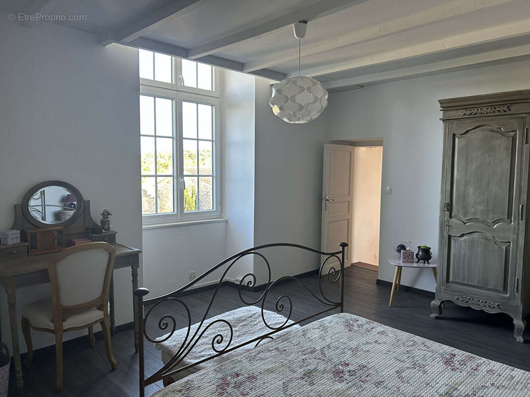 Maison de Maître du XIXe siècle au coeur de village avec piscine et dépendances - photo 9
