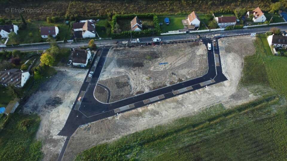 Terrain à MORET-SUR-LOING