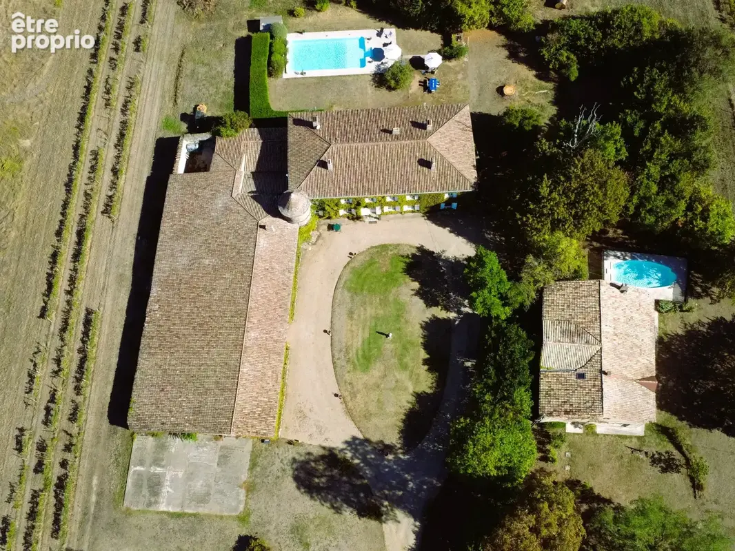 Château proche Saint‑Émilion avec domaine, hébergements indépendants et salle de réception - photo 22