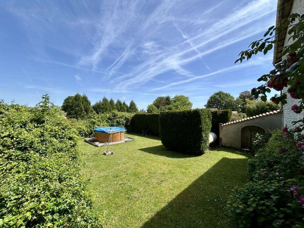 Superbe Longère en Pierre de 413 m2   6 Chambres - photo 4